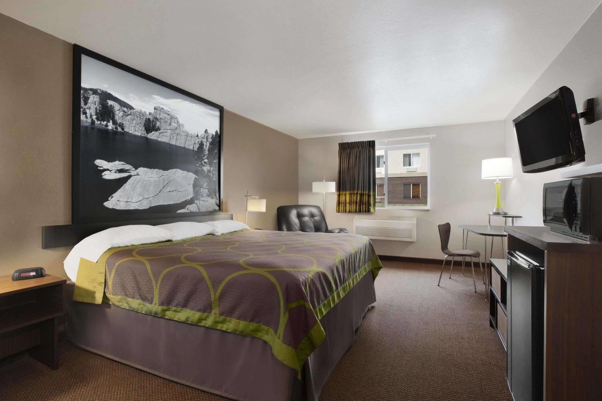 Super 8 By Wyndham Brookings Hotel Buitenkant foto