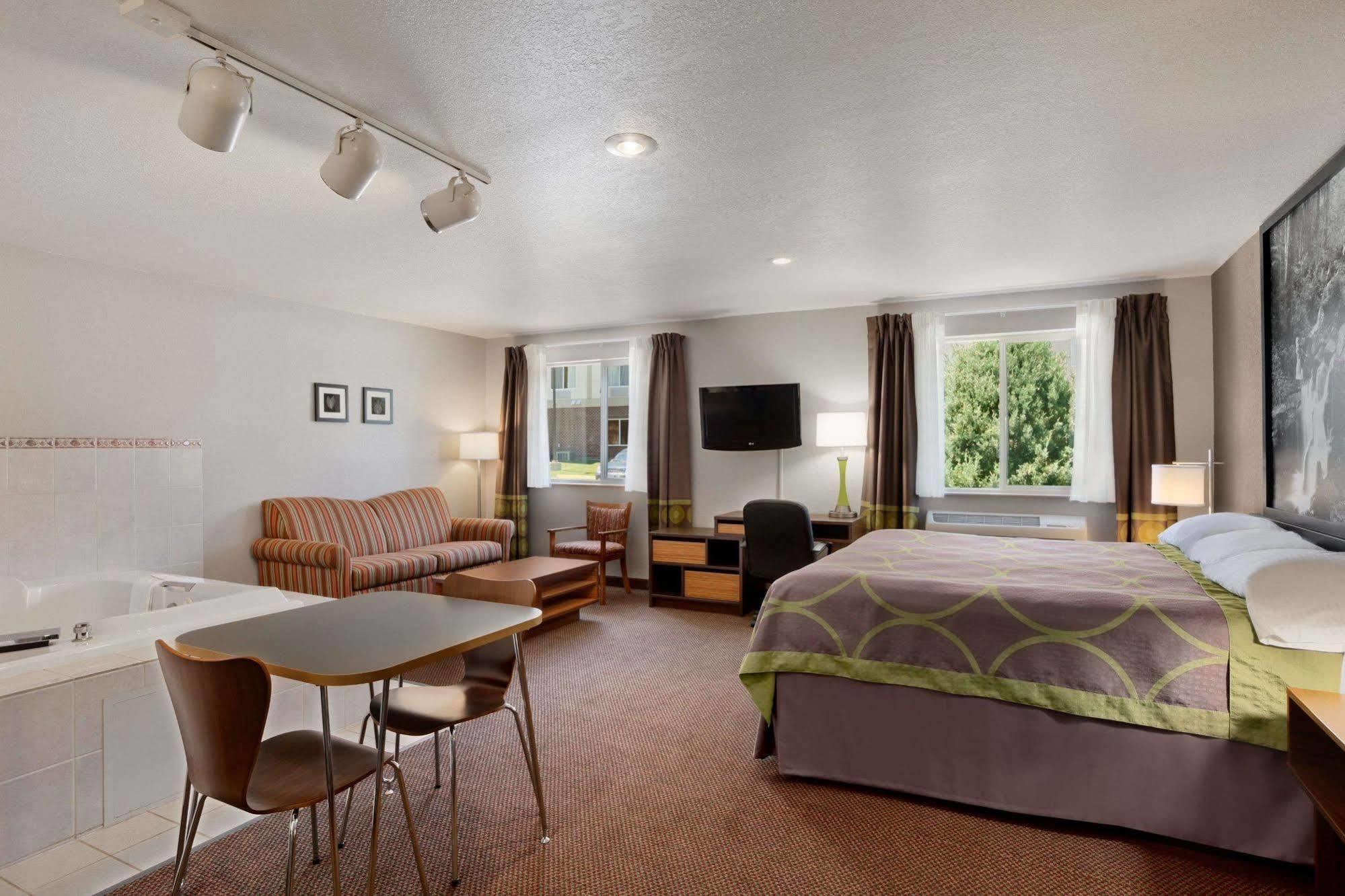 Super 8 By Wyndham Brookings Hotel Buitenkant foto